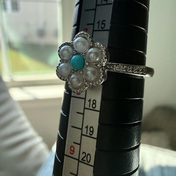 NEW! Pretty Bird Jewelry Flower Ring with Turquoise Center and Pearl Accents - Picture 10 of 13